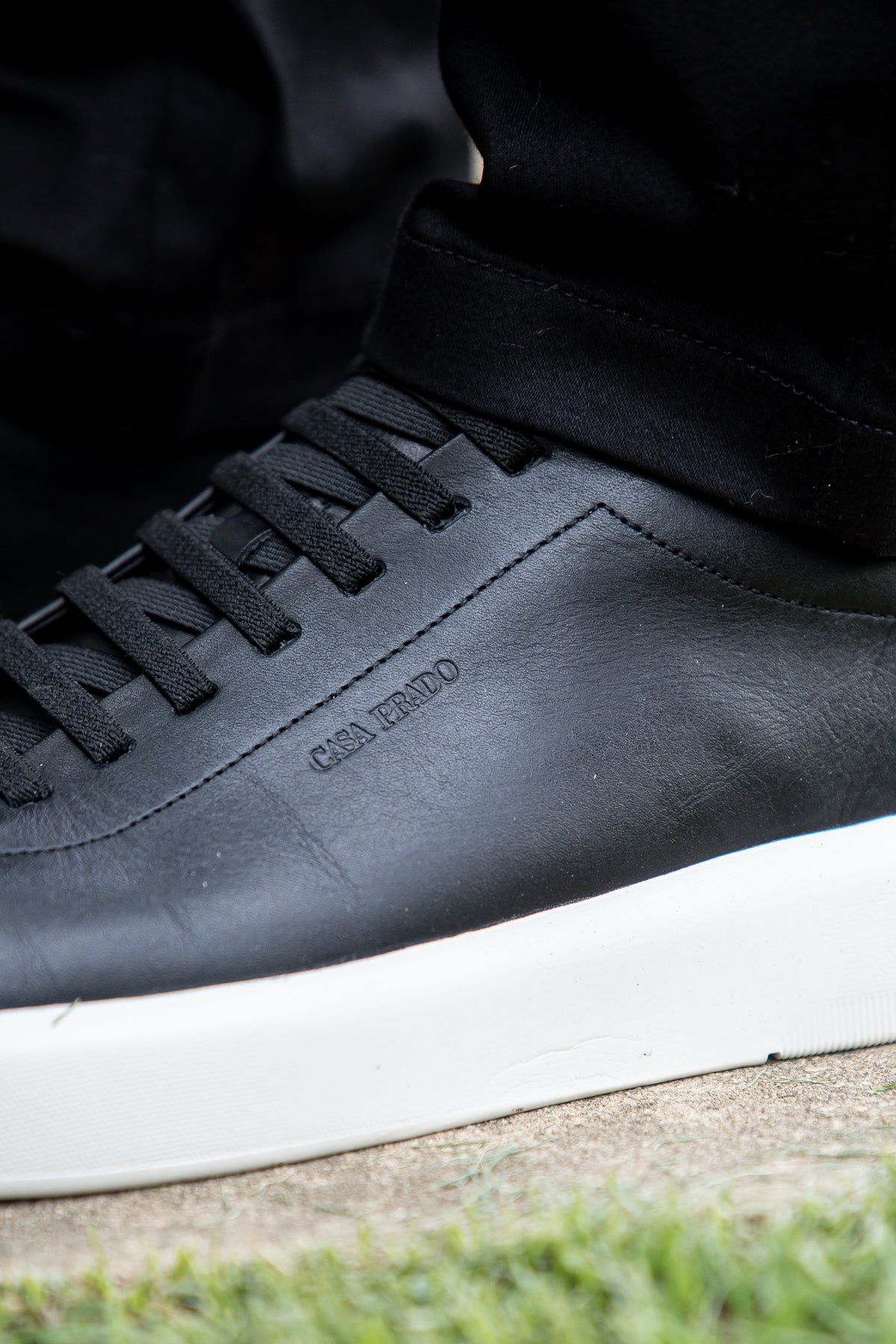 Tênis Casual Preto e Branco