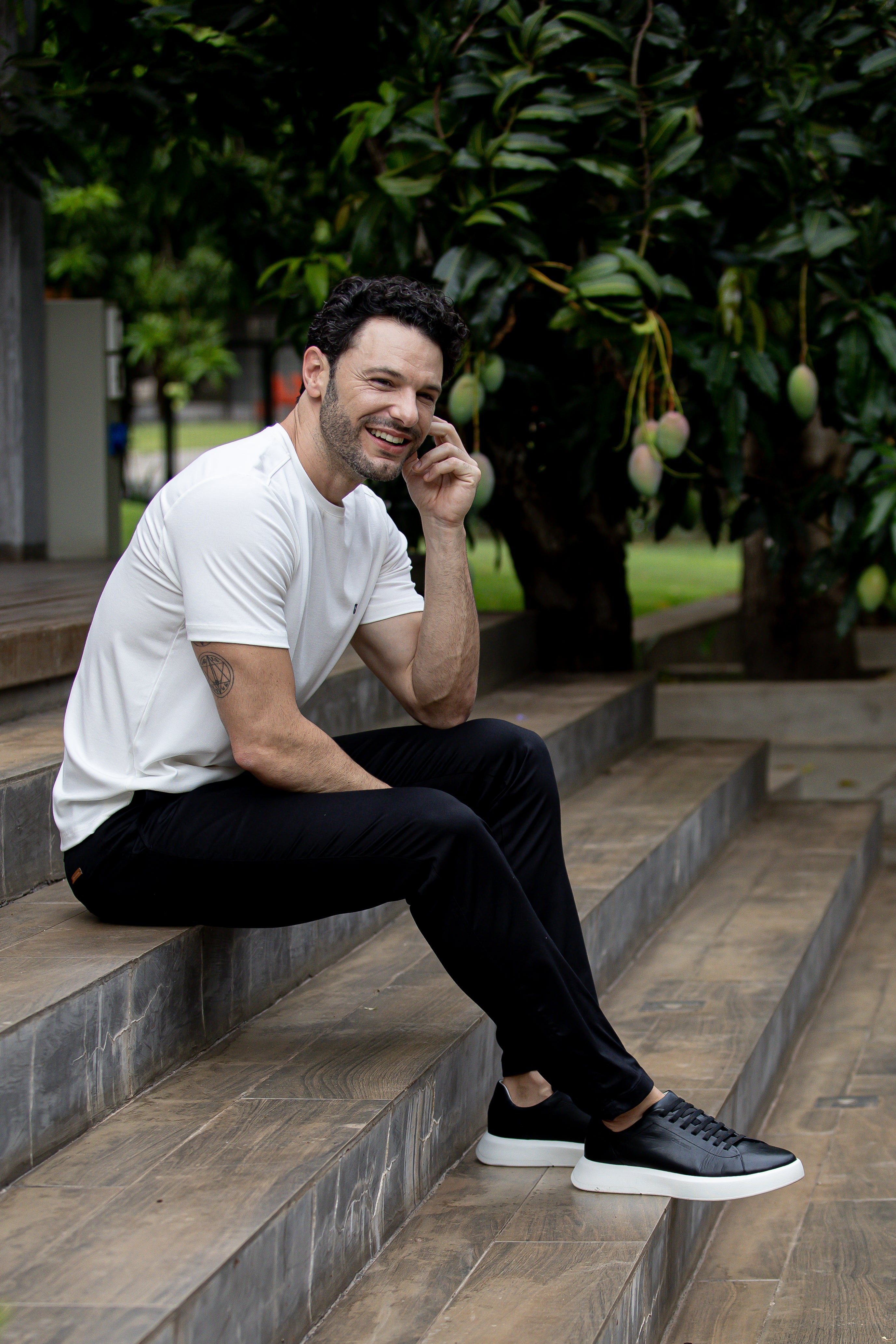 Tênis Casual Preto e Branco