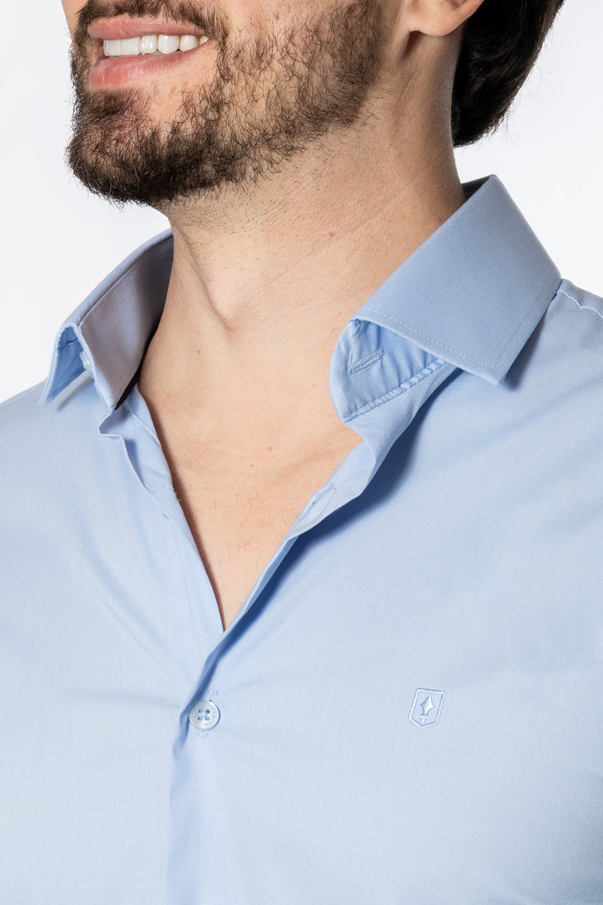 Camisa social slim azul claro da Casa Prado